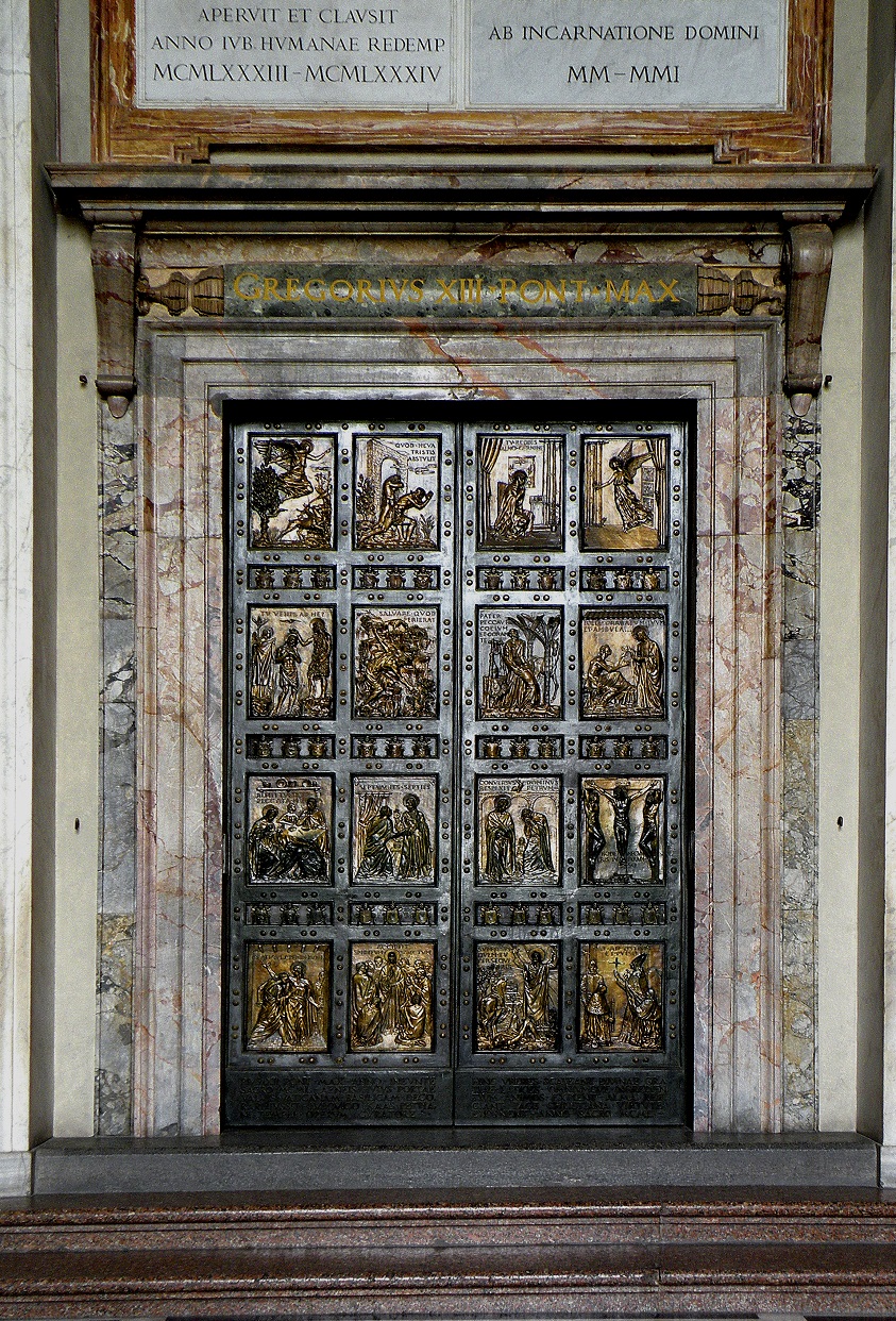 Святые ворота в соборе Петра