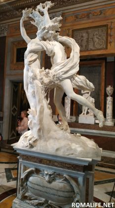 Аполлон и Дафна - скульптура Бернини