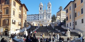 Испанская лестница и фонтан в Риме